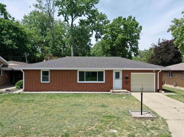 1415 W SHORE Drive, Pekin, IL 61554