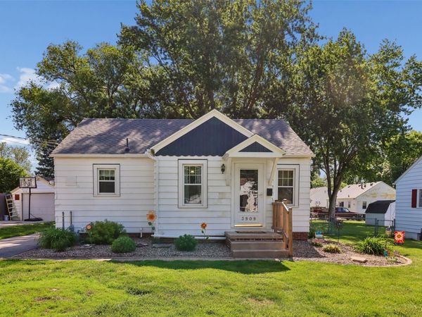 3909 E 8th Street, Des Moines, IA 50316