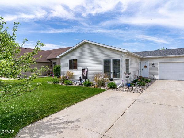 1606 13TH Avenue SE, East Grand Forks, MN 56721