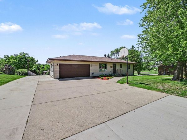 810 Hillcrest Drive, Montgomery, MN 56069