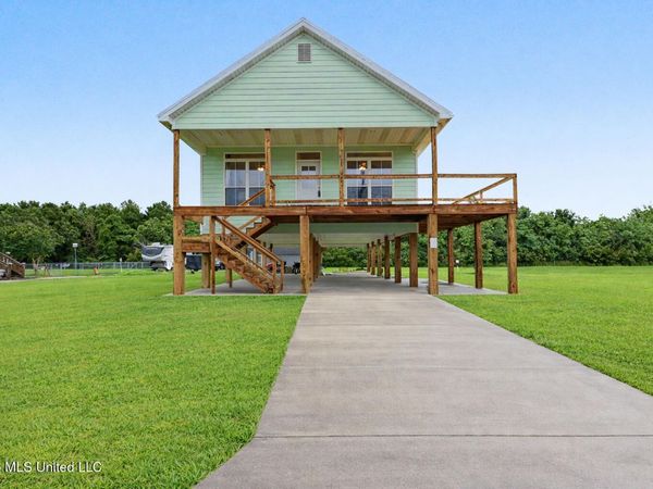 126 Farrar Lane, Waveland, MS 39576