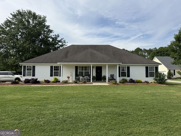725 Edgewater Place, Hahira, GA 31632