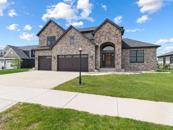 4705 Hyde Park Drive , Valparaiso, IN 46383