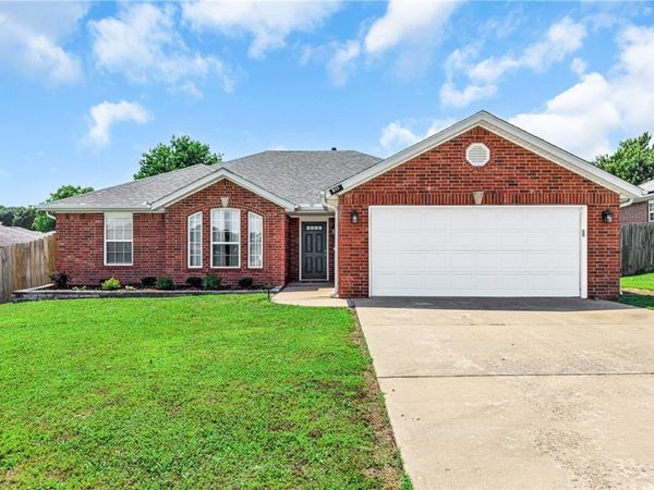 511 Dewberry Lane, Centerton, AR 72719