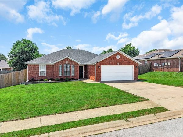 511 Dewberry Lane, Centerton, AR 72719
