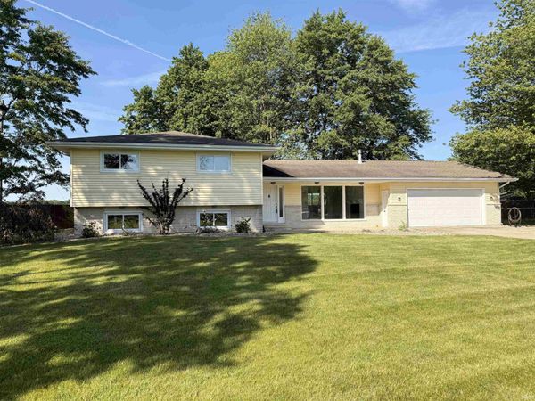 11298 US 20 Highway, Middlebury, IN 46540