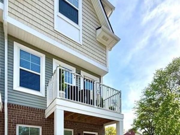 322 Jeff Keeton Drive, Hazel Park, MI 48030