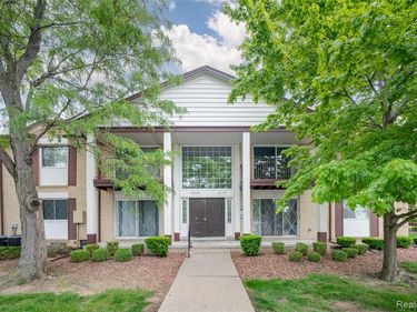 29200 Gloede Drive, Warren, MI 48088