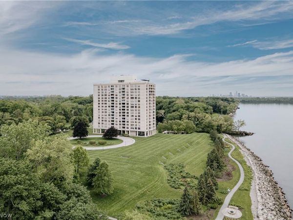 2 Bratenahl Place , Unit 15BC, Bratenahl, OH 44108