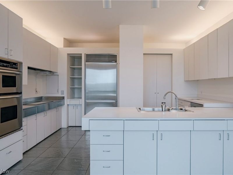 2 Bratenahl Place , Unit 15BC, Bratenahl, OH 44108 Photo 10