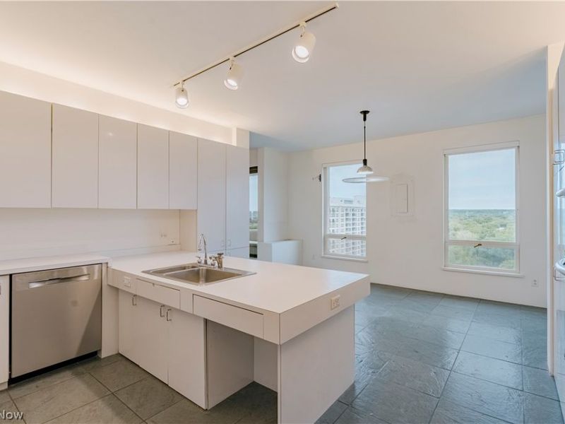 2 Bratenahl Place , Unit 15BC, Bratenahl, OH 44108 Photo 12