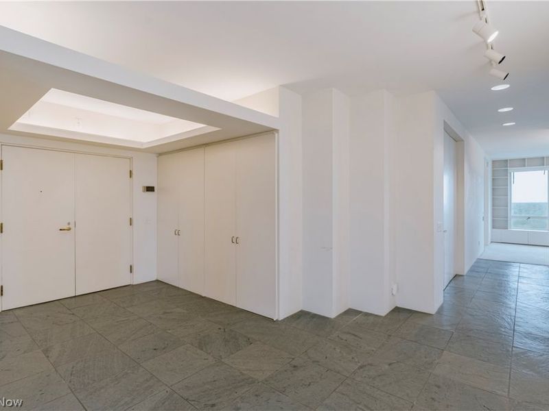 2 Bratenahl Place , Unit 15BC, Bratenahl, OH 44108 Photo 6