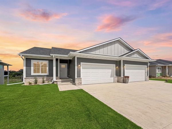 2930 Lake Hill Drive Drive, Des Moines, IA 50320