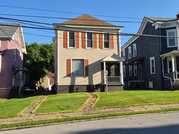146 Edgington Lane 2nd Floor, Wheeling, WV 26003