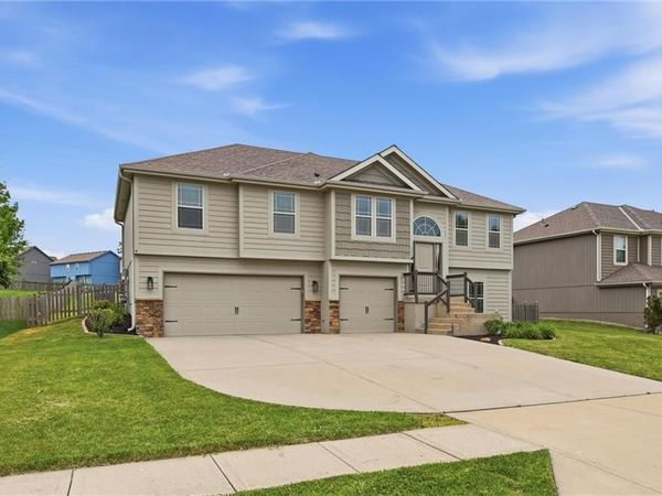11208 N Manchester Avenue, Kansas City, MO 64157