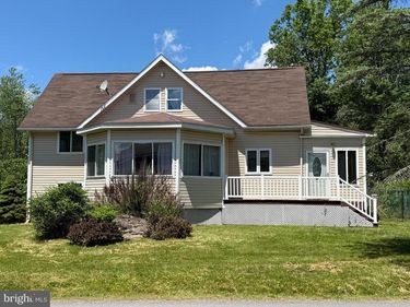 7639 LAKE SHORE DRIVE, POCONO LAKE, PA 18347