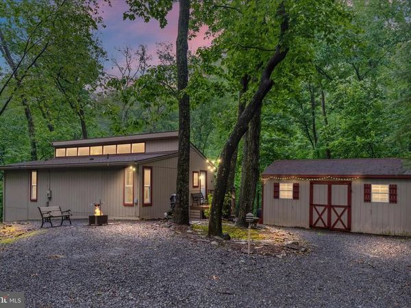 211 CAYUGA TRAIL, HEDGESVILLE, WV 25427