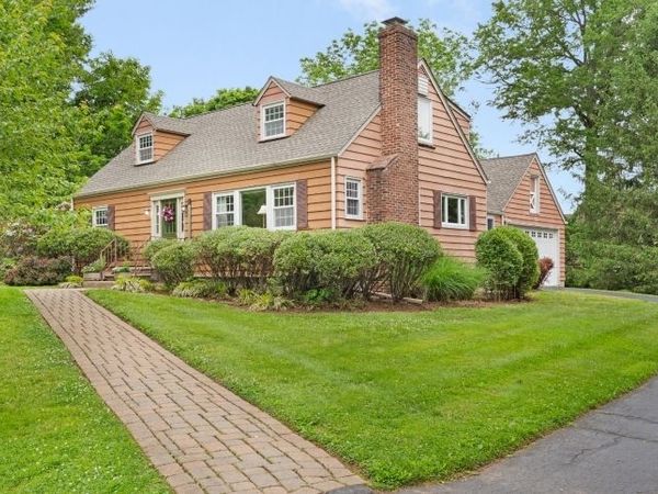 30 Hughes Ln, Watchung, NJ 07069