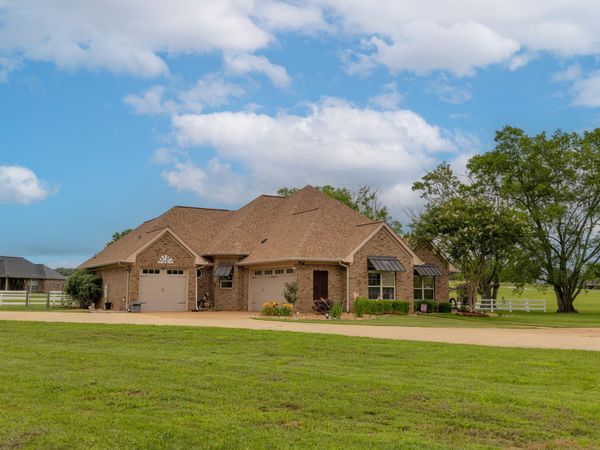 217 Chapel Hill, Starkville, MS 39759