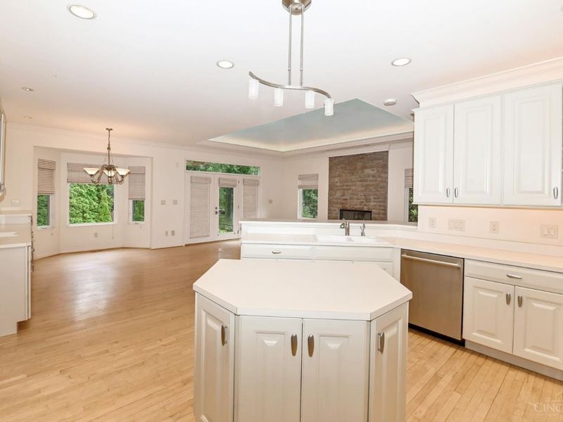 11468 Brittany Woods Lane, Sycamore Township, OH 45249 Photo 8