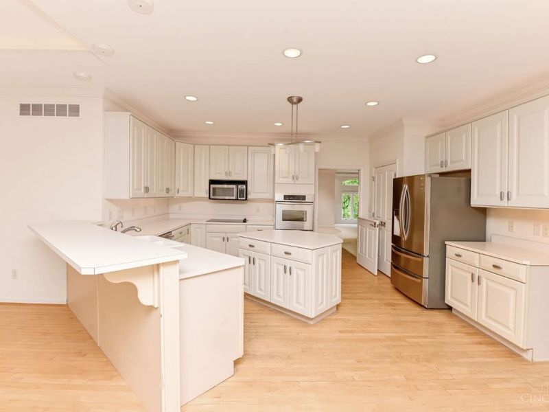 11468 Brittany Woods Lane, Sycamore Township, OH 45249 Photo 9