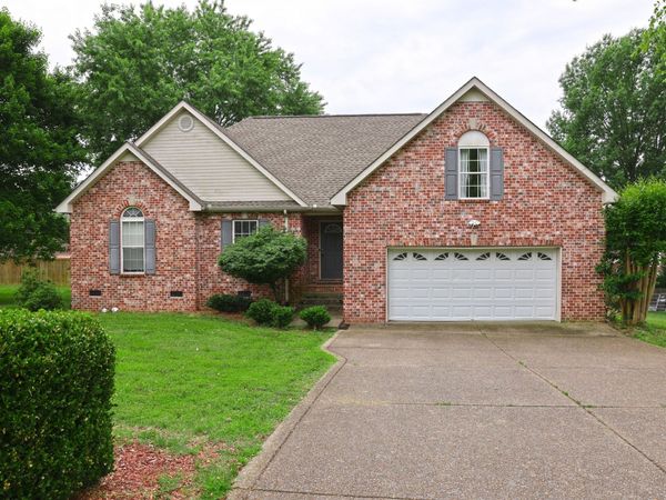 1118 Franklin Dr, Greenbrier, TN 37073