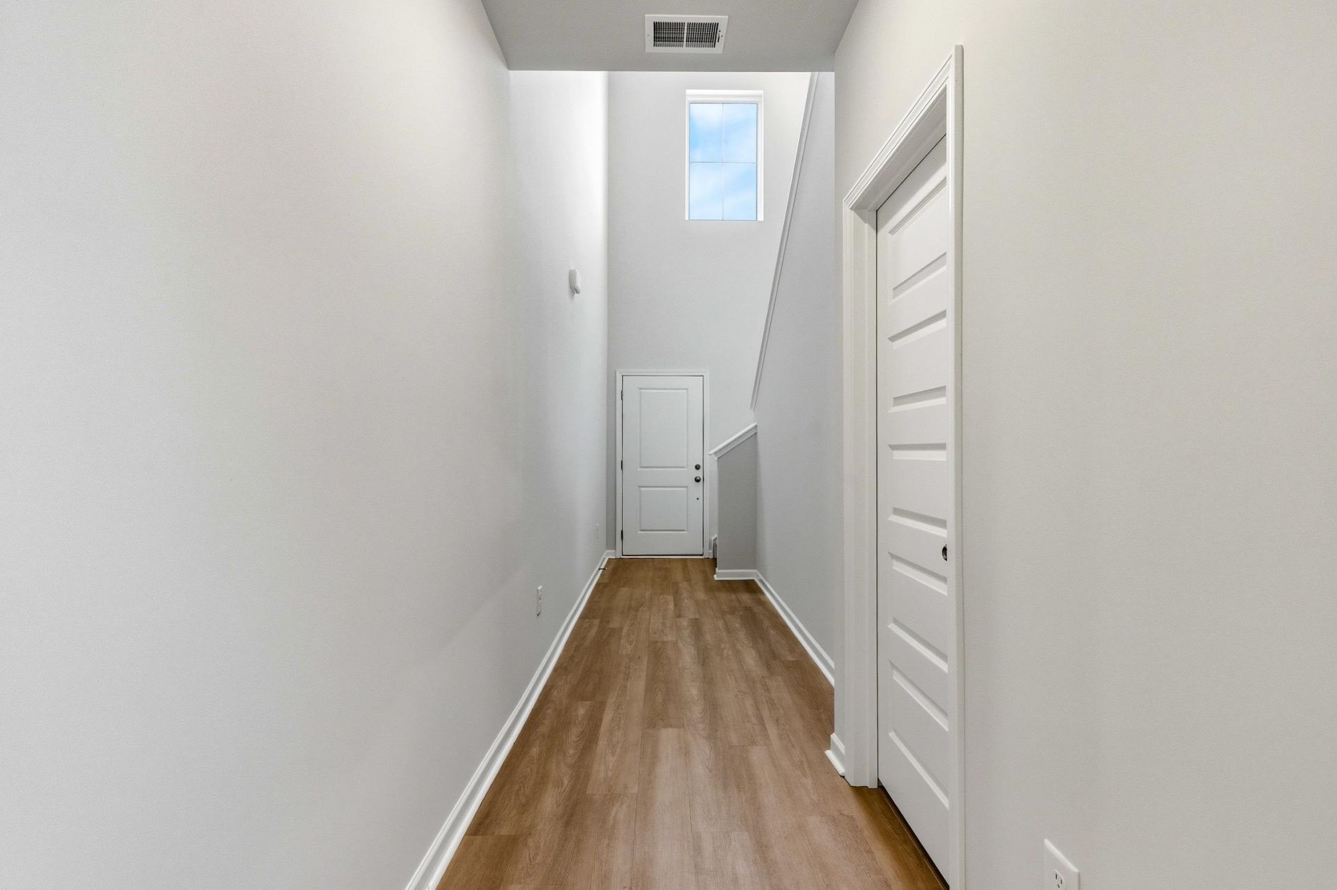 769 Wapama St.  Photo 4