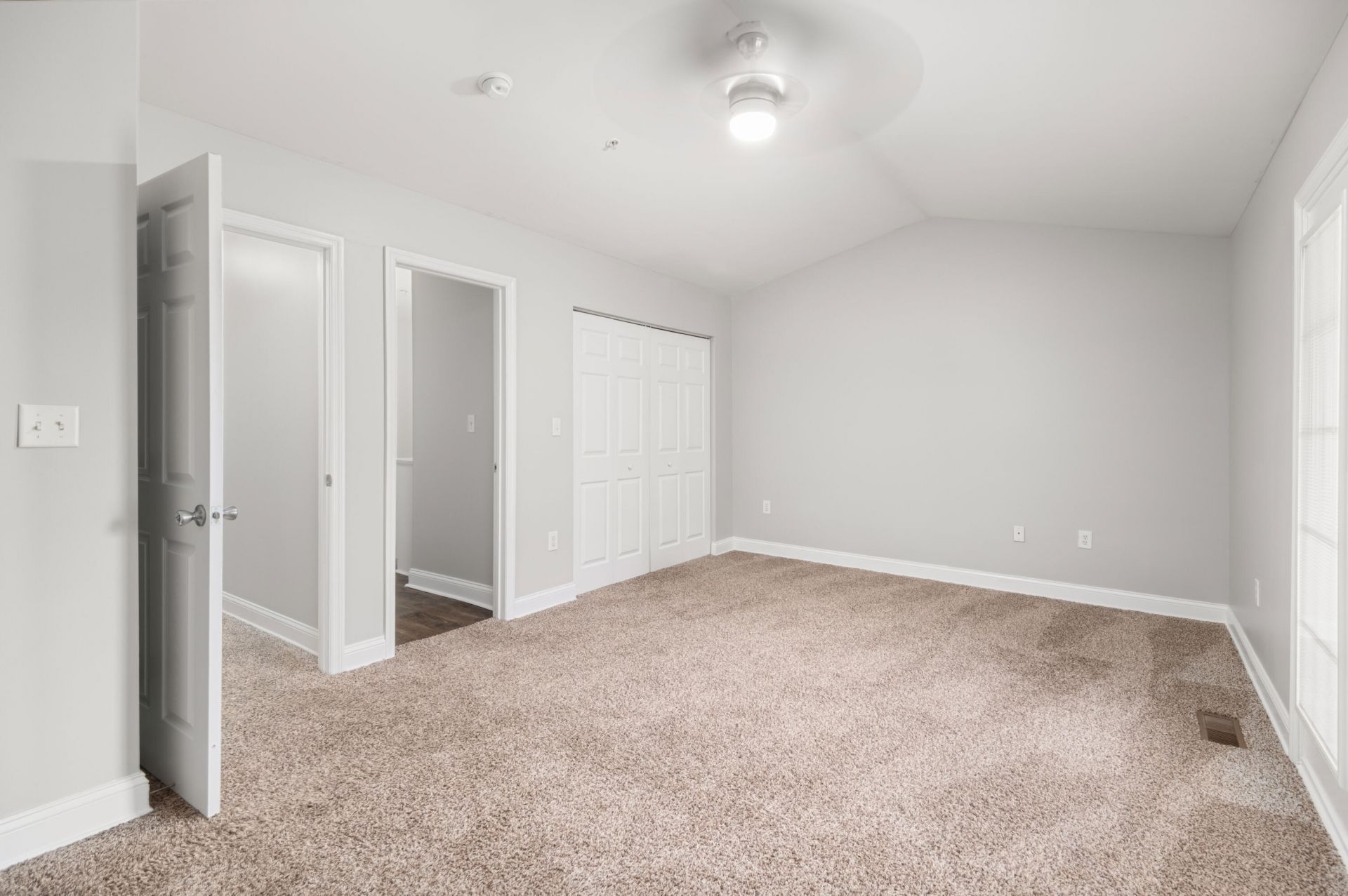4492 Great Oak Drive Photo 15