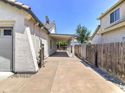 9827 Brinzino Ct, Sacramento, CA 95757 Photo