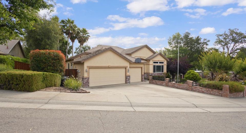 8383 Oakwood Hills Cir, Citrus Heights, CA 95610 Photo