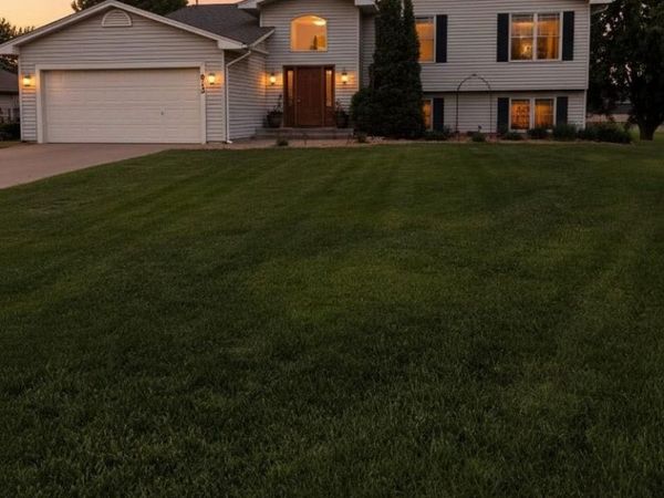 812 Larkspur Court , Shakopee, MN 55379