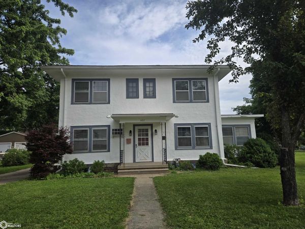 407 E Wall Street, Centerville, IA 52544