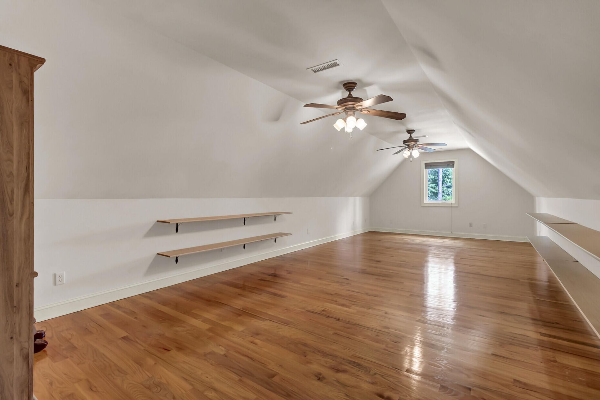 105 Satling Court Photo 34