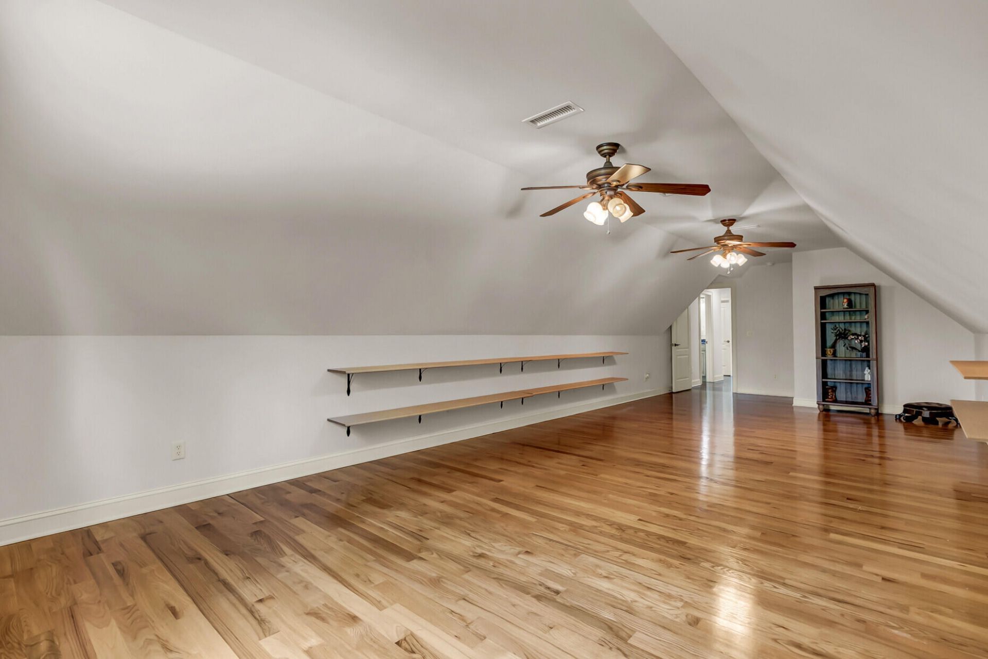 105 Satling Court Photo 35