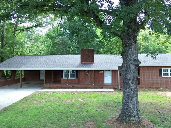 4505 US Highway 21 , Hamptonville, NC 27020