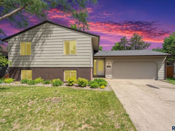 5716 W Bluestem St, Sioux Falls, SD 57106