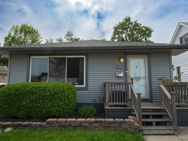 27825 Garfield Street , Roseville, MI 48066