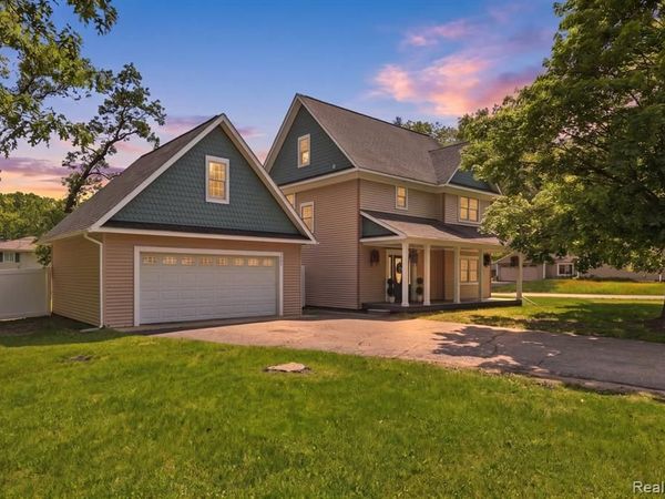 5685 Crescent Road, Waterford Twp, MI 48327