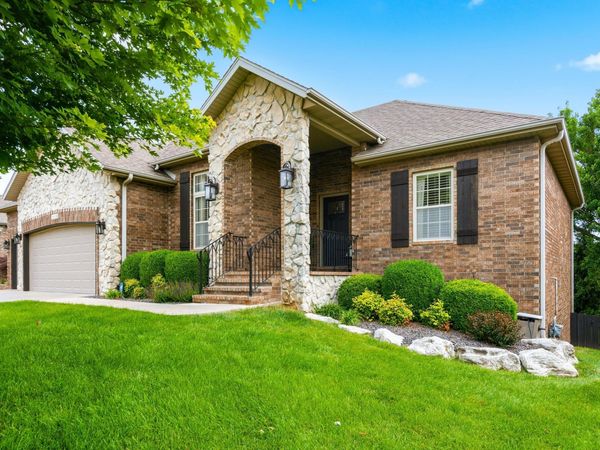 1646 N Waterstone Avenue , Springfield, MO 65802