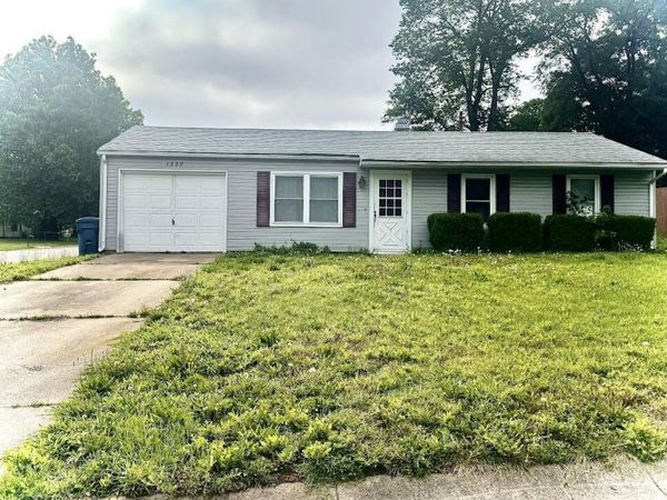 1228 Harrington Avenue , Carthage, MO 64836