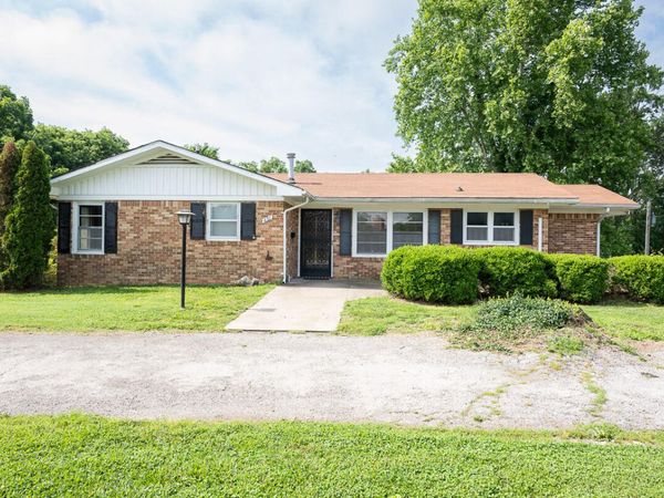 631 W South Street , Neosho, MO 64850