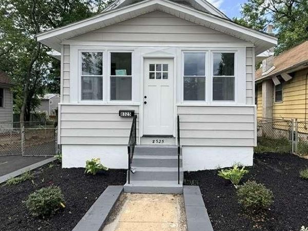 8325 STOW ROAD, PENNSAUKEN, NJ 08110
