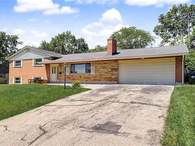 617 Stoneybrook Drive, Dayton, OH 45429 Photo 3