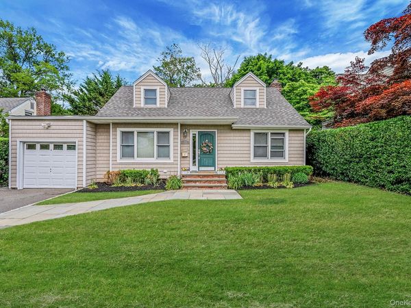 10 Radcliff Boulevard , Glen Head, NY 11545