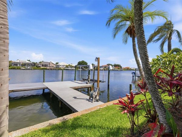 831 CHIPAWAY DRIVE, APOLLO BEACH, FL 33572