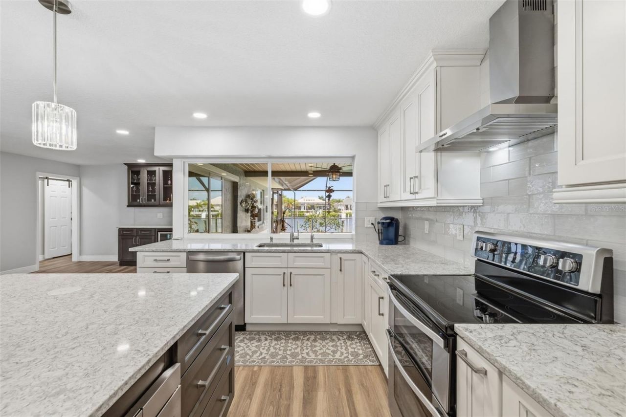 831 Chipaway Drive, Apollo Beach, FL 33572 Photo