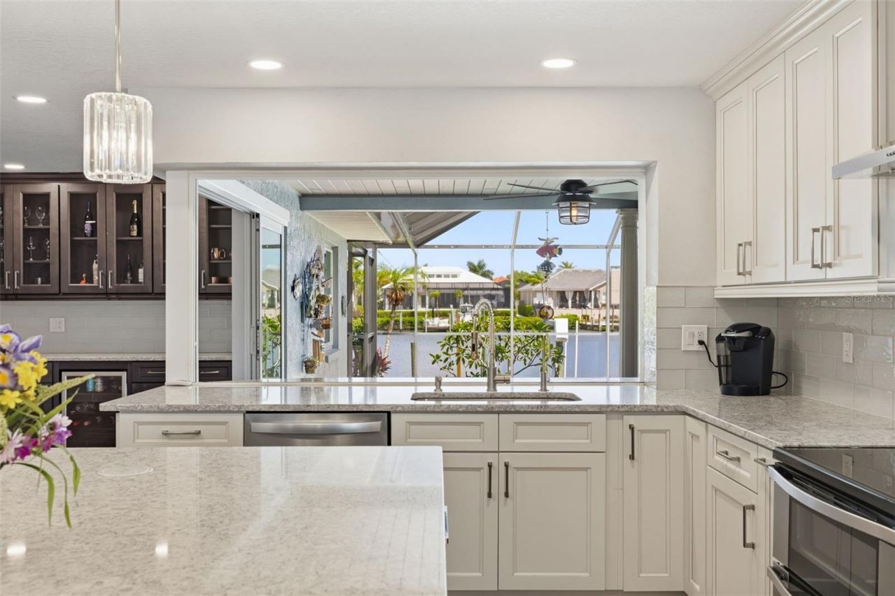 831 Chipaway Drive, Apollo Beach, FL 33572 Photo