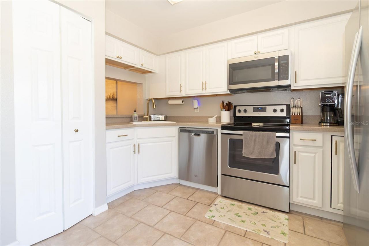 6916 Stones Throw Circle N, Unit 9102, Saint Petersburg, FL 33710 Photo