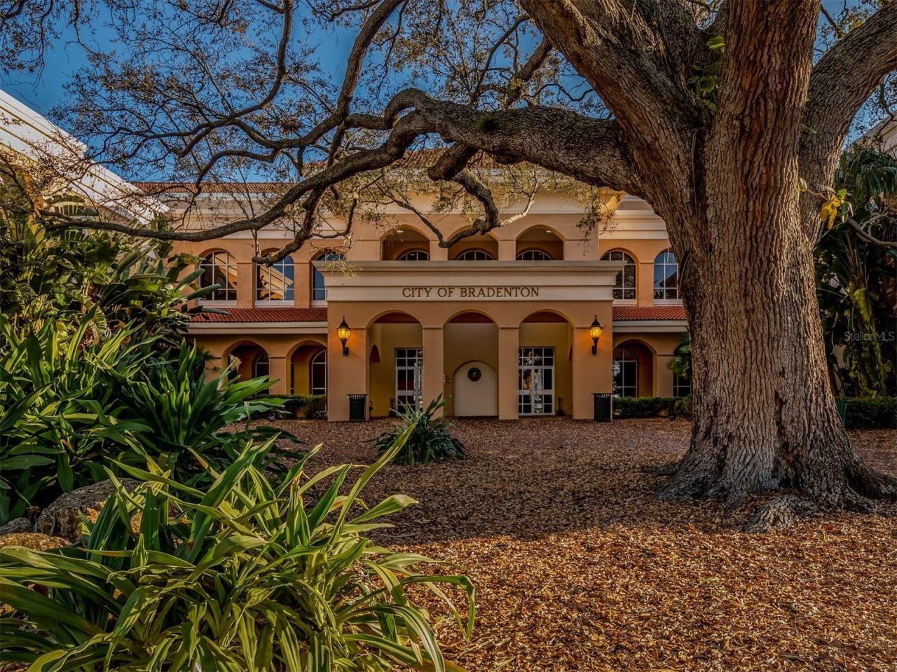 632 Park Drive, Bradenton, FL 34209 Photo