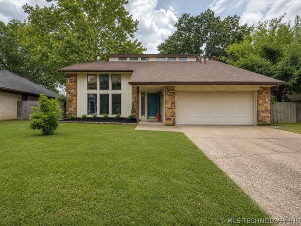 2213 W Knoxville Street , Broken Arrow, OK 74012